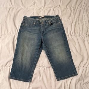 Women’s Levi’s Capris
